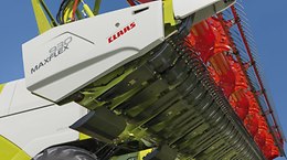 Skids with integrated AUTO CONTOUR system for perfect adaptation to ground contours across entire working width. - Front attachments